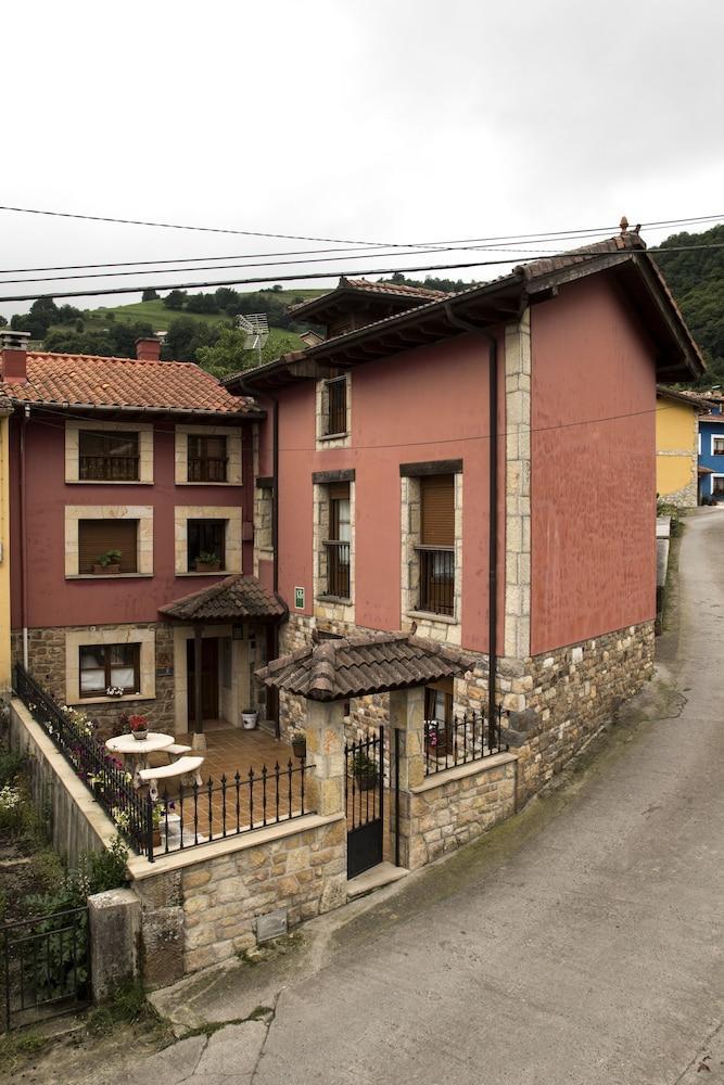 Apartamentos La Regoria Arenas De Cabrales Exteriör bild